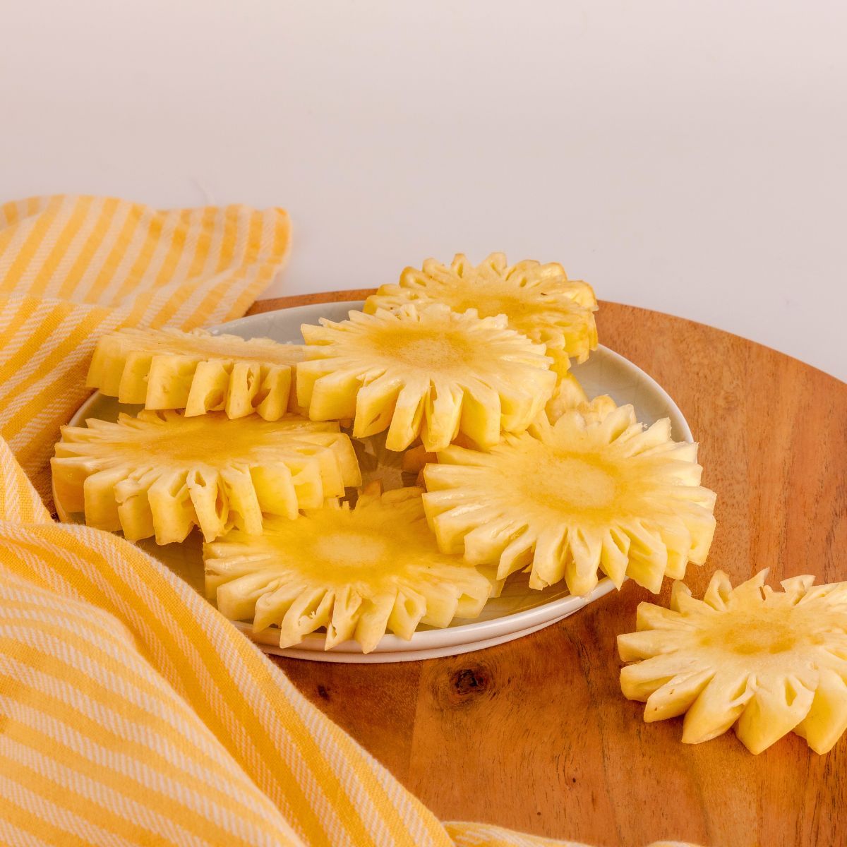 pineapple_cut.jpg